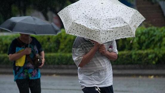 黄淮东江淮一带周末雨水不断 湖南广东华南等地气温40℃以上