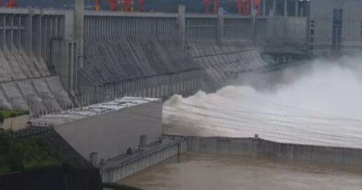 今年入汛以来最大洪水抵达三峡 目前三峡水库水位已达160.17米
