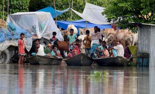 印度洪水受灾人数超过46.9万 另有79人死亡2678个村庄被淹