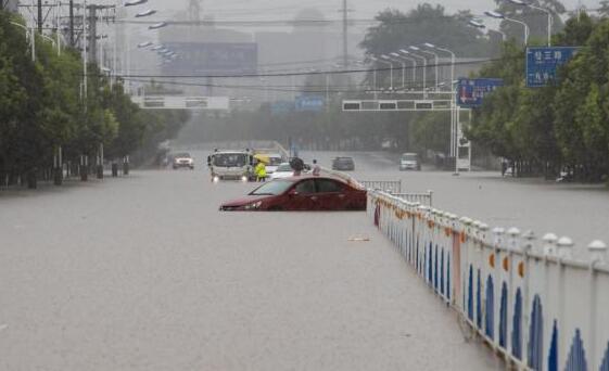 安徽淮河干流超警 合肥市区部分道路积水没过车顶