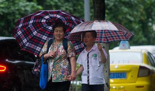 今明两天江苏雨势较猛烈 气温均在30℃以下体感凉快