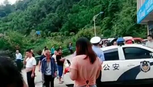 陕西安康汉滨区发生山体滑坡 已造成2人死亡1人受伤