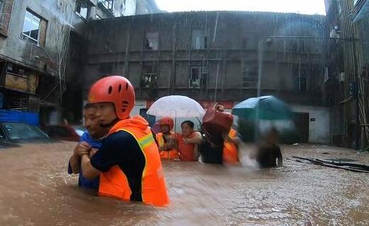 今明天强降雨频繁造访四川 成都乐山等地暴雨气温不超30℃