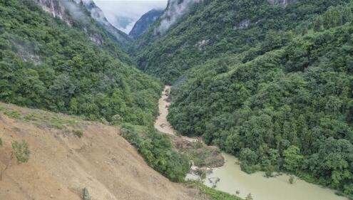 重庆武隆区发生山体滑坡 目前转移500余名群众至安全地带