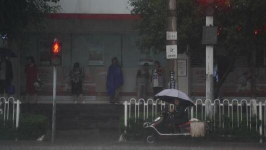 未来三天山东多雷阵雨 市民外出记得携带雨具