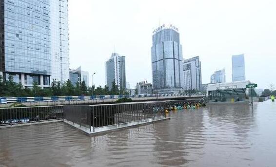 重庆33个区县普降暴雨 境内4条中小河流出现超警戒水位