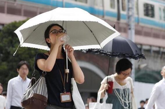 希腊多地气温逼近40℃ 未来几天高温天气仍将持续