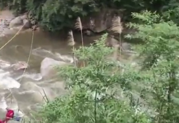 广西灌阳因暴雨引发山洪 已造成两死两失踪