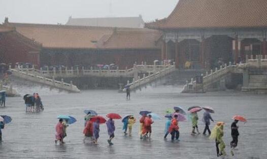 北京暴雨故宫再现九龙吐水 目前已启动重大气象灾害应急响应