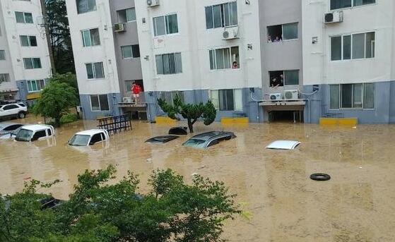 韩国暴雨死亡人数增至6人 另有8人失踪多地发生山体滑坡