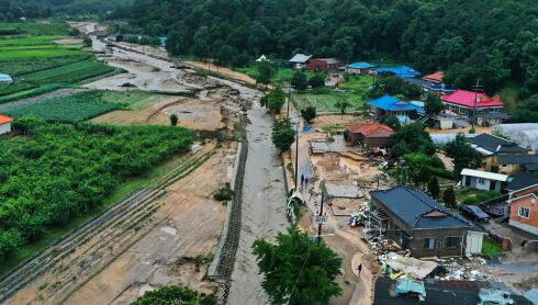 韩国多日暴雨一家工厂发生山体滑坡 已造成3人死亡1人重伤