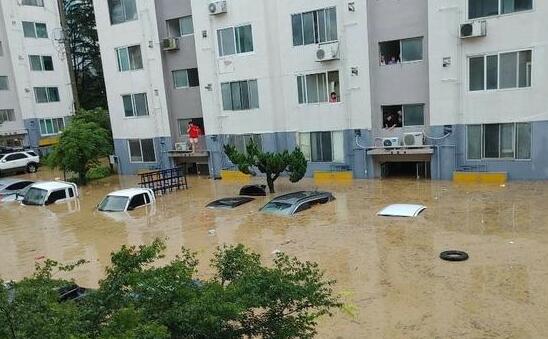 韩国中部地区暴雨引发山洪 已致15人死亡11人失踪