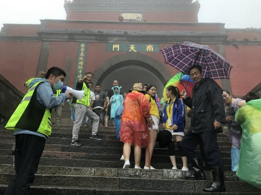 山东今日有暴雨 旅游景区紧急疏散游客上千人