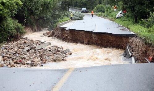 韩国大暴雨已造成16人死亡 另有11人失踪首尔发布洪水预警