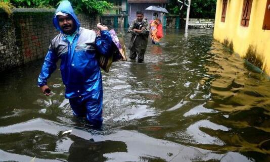 印度比哈尔邦洪灾共造成19人死亡 目前已经有48万人临时转移