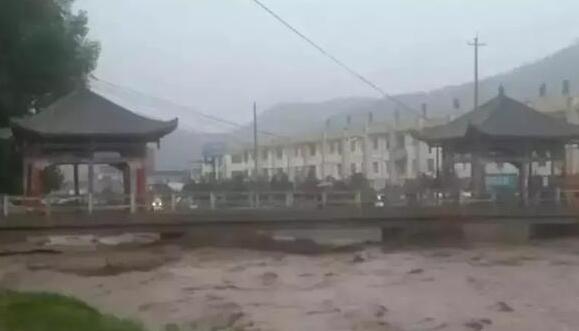 甘肃宕昌县发生洪水部分村庄被淹 暂未收到人员伤亡报告