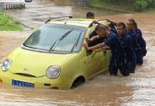 云南普洱突发泥石流最新消息 11人被困消防救援队全力搜救中