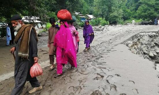 巴基斯坦山洪暴发至少58人死亡 军方出动船只营救被困人员