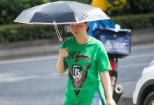江苏发布高温黄色预警多地突破35℃ 大家出门要注意防暑防晒