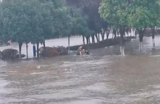 四川今日将持续有强降雨 多个市县均有暴雨到大暴雨