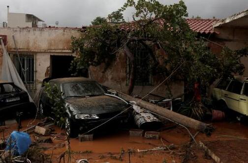 希腊遭强烈风暴与强降雨袭击 目前已造成至少8人死亡