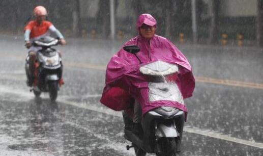 河南全省出现大范围暴雨 今日郑州气温仅30℃出头