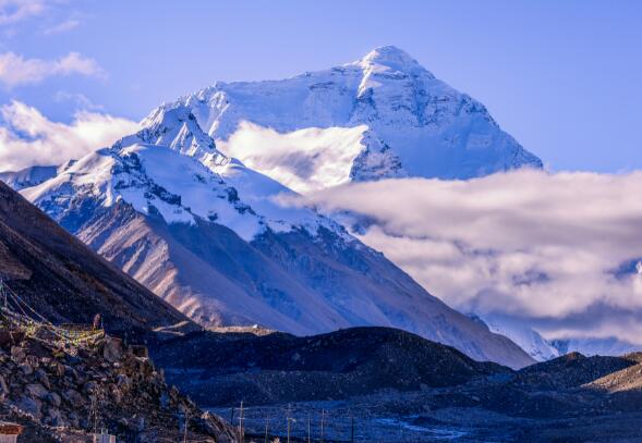 珠穆朗玛峰第一个登顶的人是谁 首个登上珠穆朗玛峰的人是谁