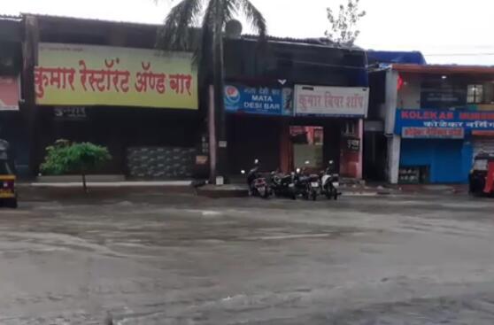 强降雨致印度斋浦尔受灾 铁路和城市交通基本瘫痪