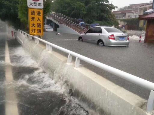 四川连日暴雨致成都出现内涝积水 交通水利等基础设施受损严重