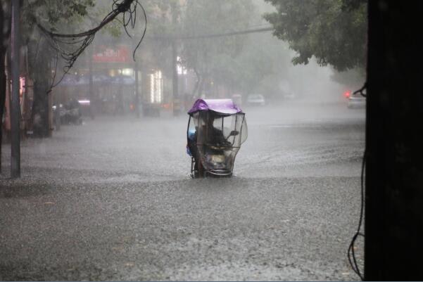 广西各市县今日遭遇强降雨  局部大暴雨伴有短时雷暴大风