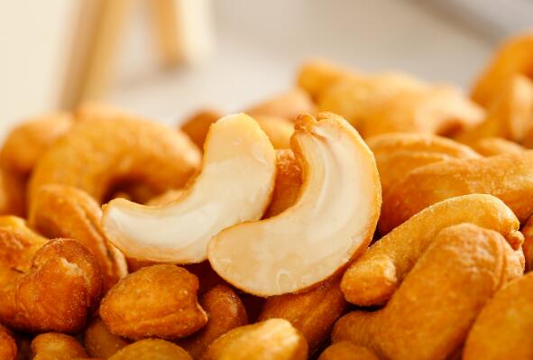 为什么我们买到的腰果一般没有壳 平时买的腰果为什么大多不带壳