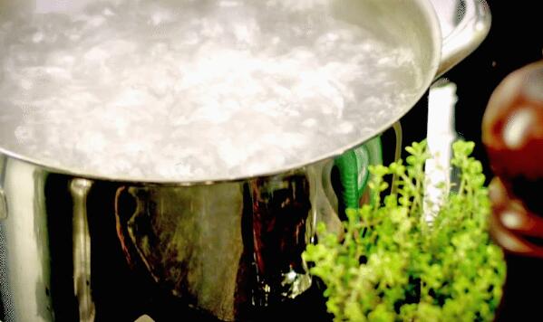 水的沸点是多少度  正常煮沸的水是多少度