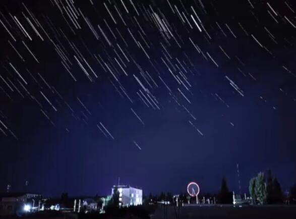 新疆伊犁英仙座流星雨惊艳星空怎么回事   新疆伊犁英仙座流星雨惊艳星空是什么样的