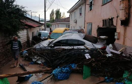 土耳其北部吉雷松省发生洪灾 至少6人死亡10多人失踪