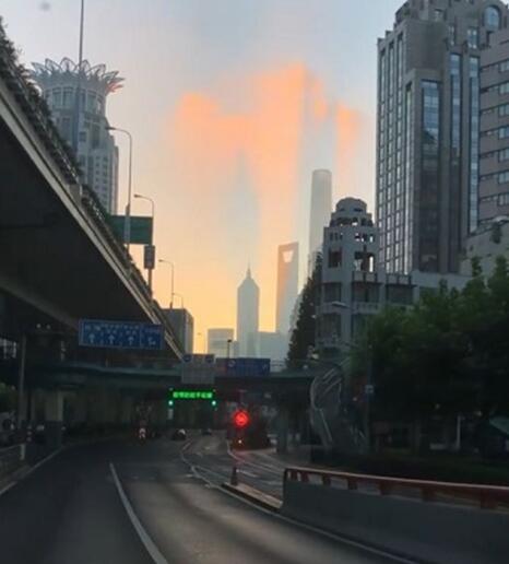 上海上空出现海市蜃楼是怎么回事 海市蜃楼是光的什么现象