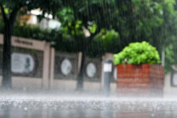 重庆今日有强降雨来袭 明后两天全市气温将回升至37℃