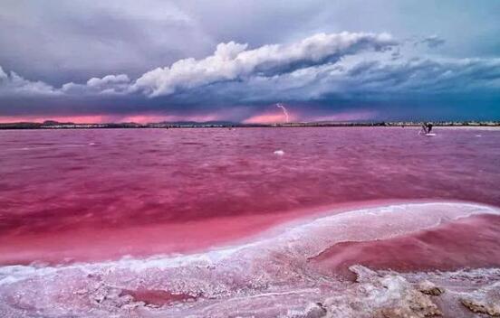 土耳其现粉色湖泊是怎么回事 粉色湖泊为什么是粉色的