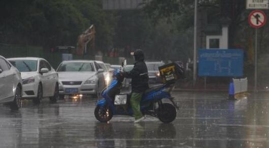 今天七夕节湖南有强降雨相伴 小编提醒情侣们外出需备好雨具