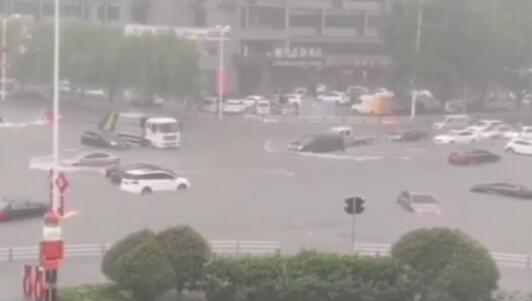 青岛街面积水成河是怎么回事 青岛已发布暴雨红色预警