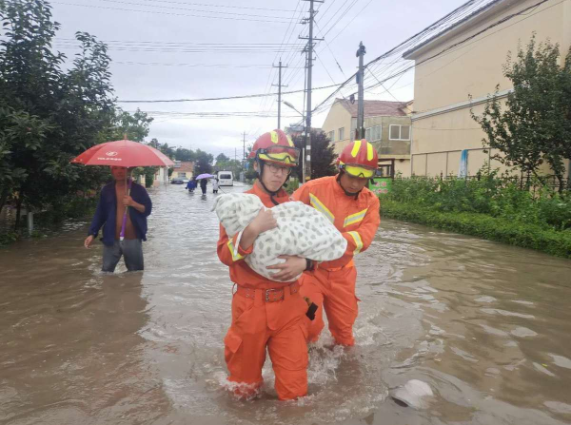 台风“巴威”过境山东 青岛即墨区出现严重的城市内涝