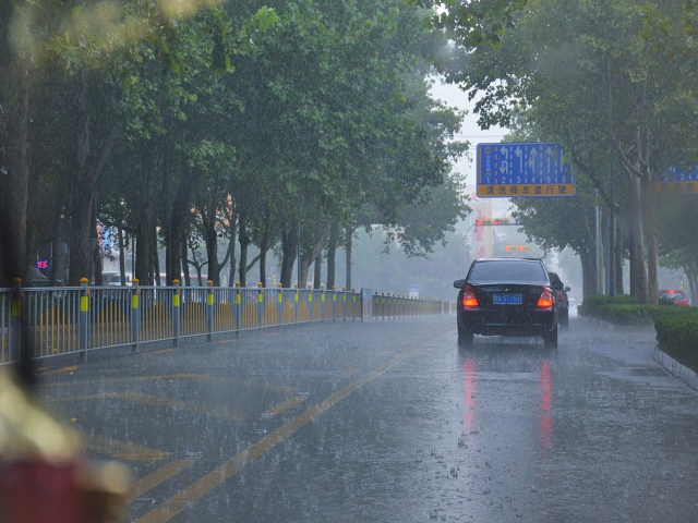 宁波今日雷雨交加 最大降雨量达158毫米