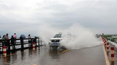 江西鄱阳湖超警戒水位0.09米 目前20条圩堤仍有房屋受淹