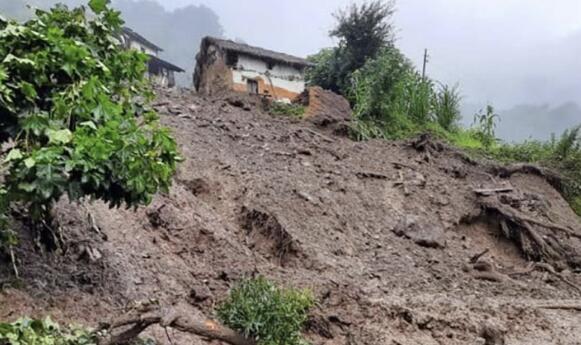 尼泊尔山体滑坡造成1人死亡 另有7人失踪5栋房屋倒塌