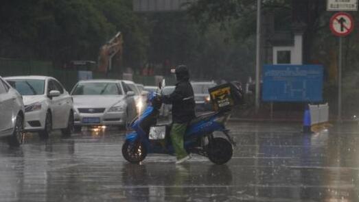 四川甘洛县暴雨致3人失联 成昆铁路K295+375段铁路桥梁冲毁