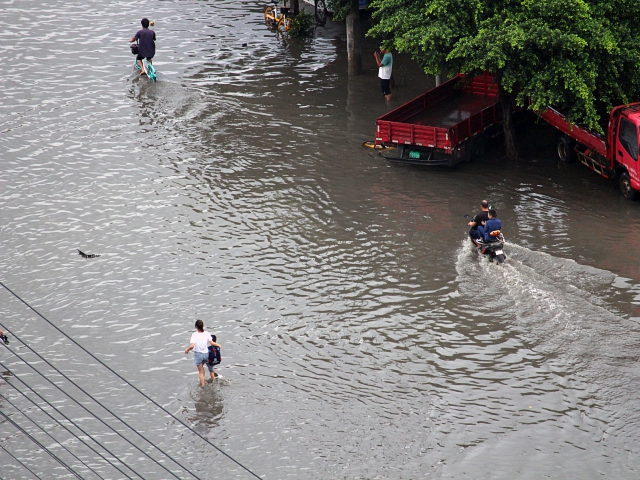 受第9号台风“美莎克”外围云系的影响 呼伦贝尔多地遭遇暴雨