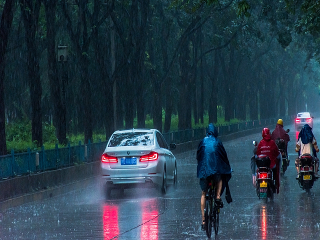 今明两天湖南多地有强降雨 全省最高气温降至25~27℃左右