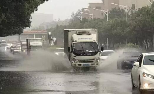 厦门昨天10小时发生1102次闪电 局地降雨量逼近100毫米