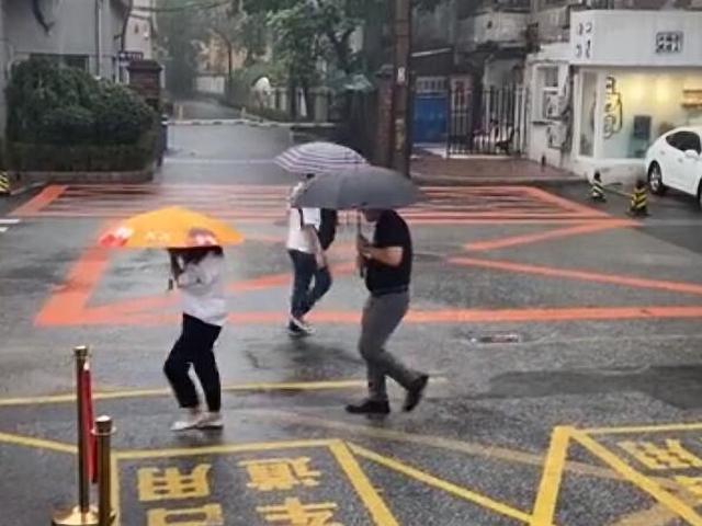 广东今日有局部暴雨 伴有短时强对流天气