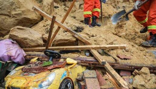 四川宜宾市一民房发生垮塌 已造成3人被埋不治身亡