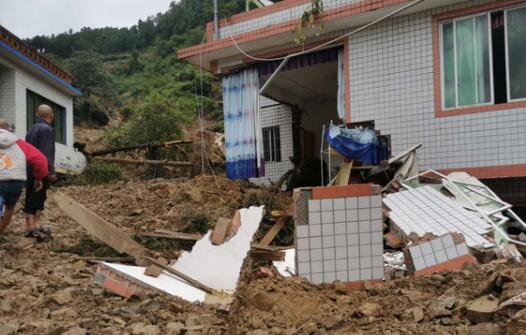 四川古蔺县暴雨引发大规模泥石流 14户房屋受损无人员伤亡